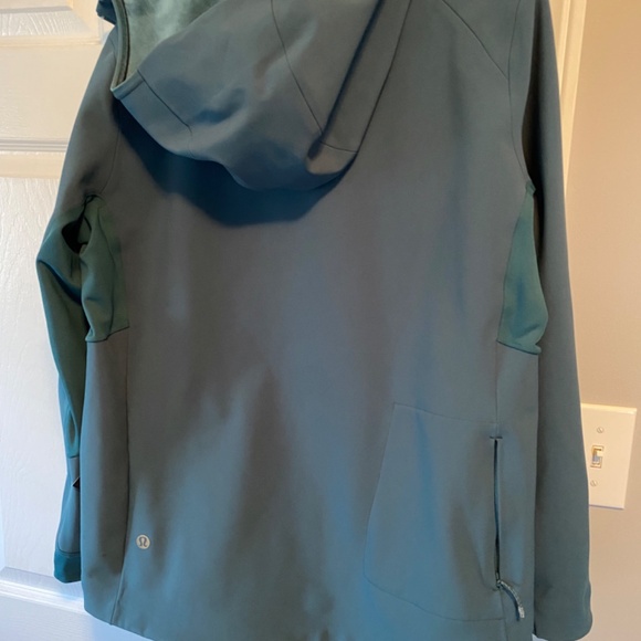 LuluLemon Authentic Cross Chill Jacket - Picture 2 of 4